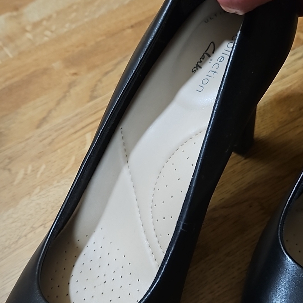 Clarks Collection Black Leather Heels 9-9.5 - Picture 12 of 15